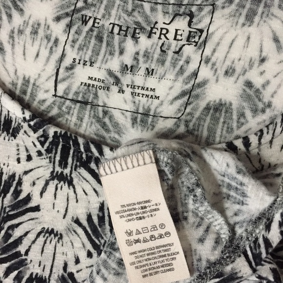 ❌SOLD❌We The Free People M Cold Shoulder Top - Picture 5 of 7